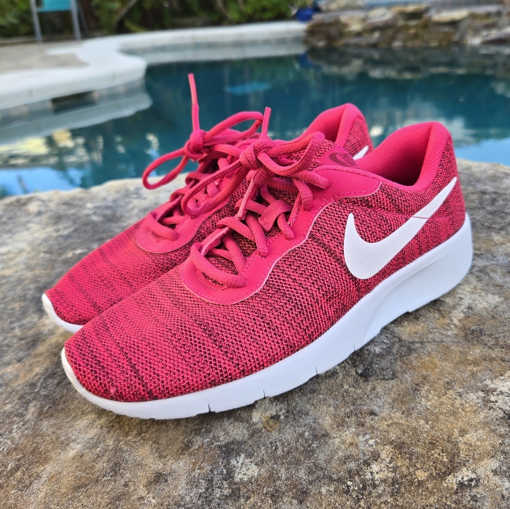 NWOT Nike Kids Tanjun Rush Running Shoe